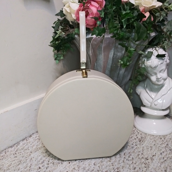 Vintage Accessories - Vintage 1960's Fashion Two Twenty Cream Plastic Makeup Travel Case With Insert
